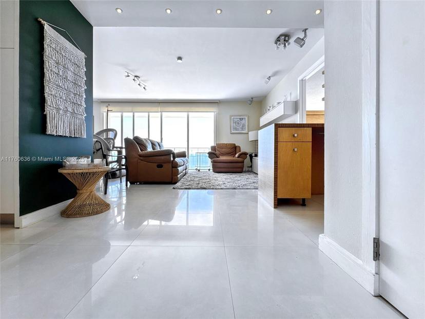 Picture of 11111 Biscayne Blvd # 18E, Miami FL 33181