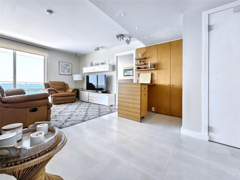 Picture of 11111 Biscayne Blvd # 18E, Miami FL 33181