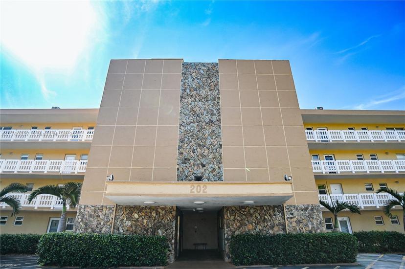 Picture of 202 SE 10Th St # 206, Dania Beach FL 33004