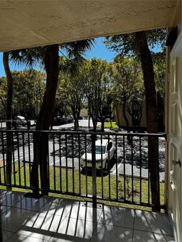 Picture of 14321 N Kendall Dr # F, Miami, FL 33186