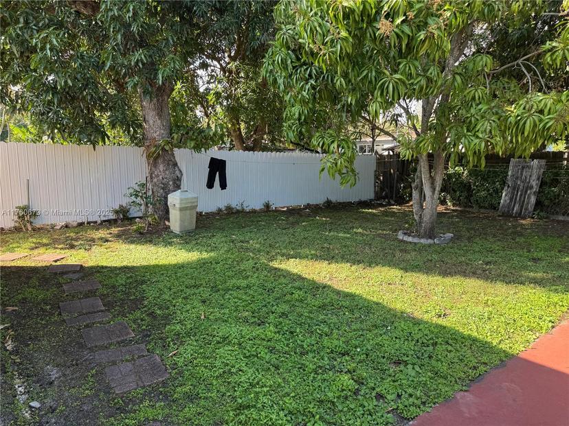 Picture of 1077 NE 157Th Ter, North Miami Beach FL 33162