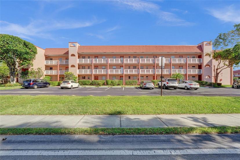 Picture of 9421 Sunrise Lakes Blvd # 206, Sunrise FL 33322