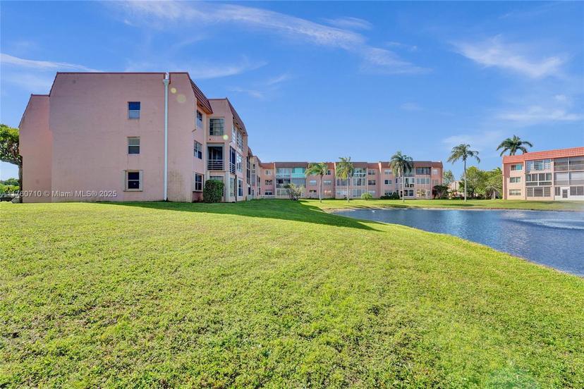 Picture of 9421 Sunrise Lakes Blvd # 206, Sunrise FL 33322