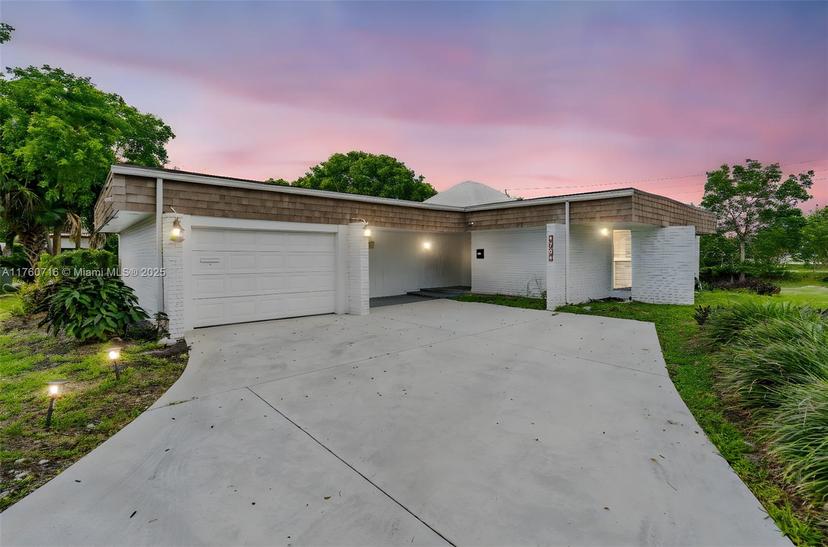 Picture of 4704 Bayberry Ln, Tamarac FL 33319
