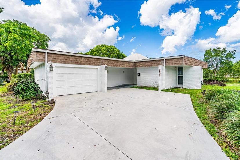 Picture of 4704 Bayberry Ln, Tamarac FL 33319