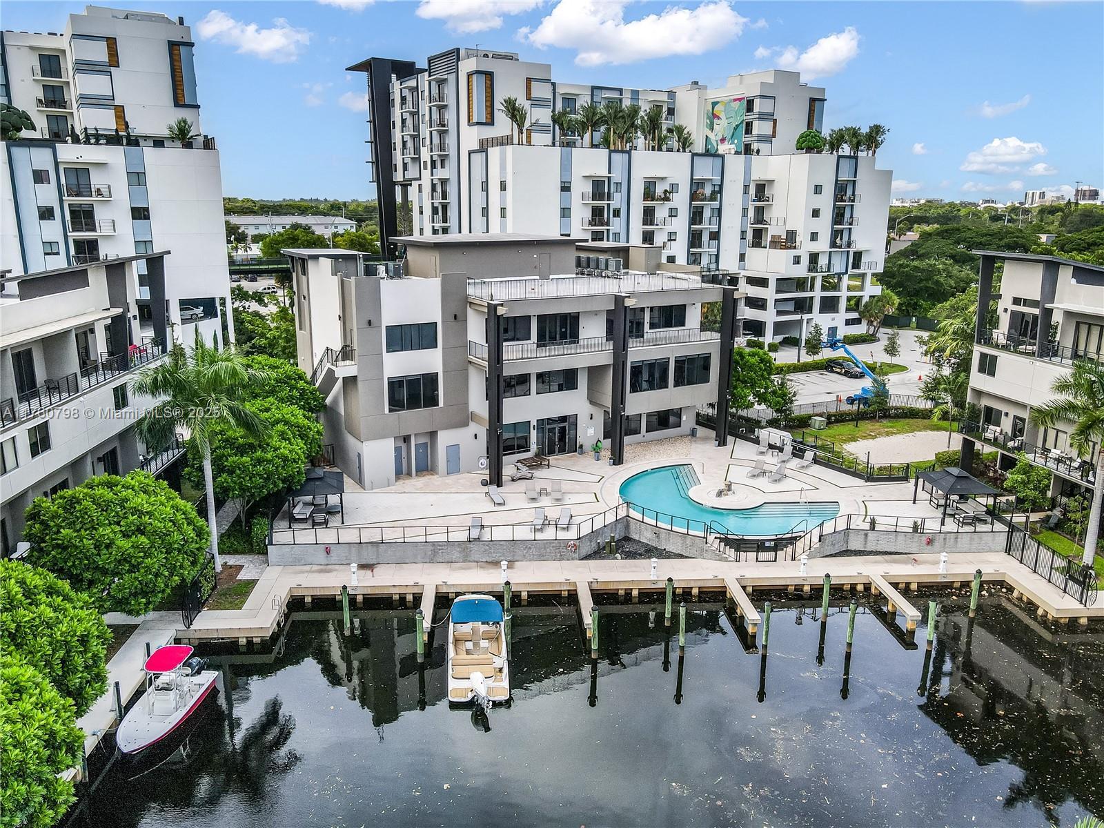 Picture of 466 SE 1St Cir, Pompano Beach, FL 33060