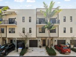 Picture of 466 SE 1St Cir, Pompano Beach, FL 33060