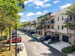 Picture of 466 SE 1St Cir, Pompano Beach, FL 33060