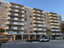 Picture of 1455 N Treasure Dr # 3C, North Bay Village, FL 33141