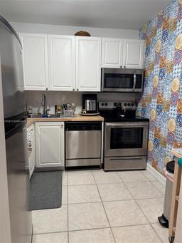 Picture of 1455 N Treasure Dr # 3C, North Bay Village, FL 33141