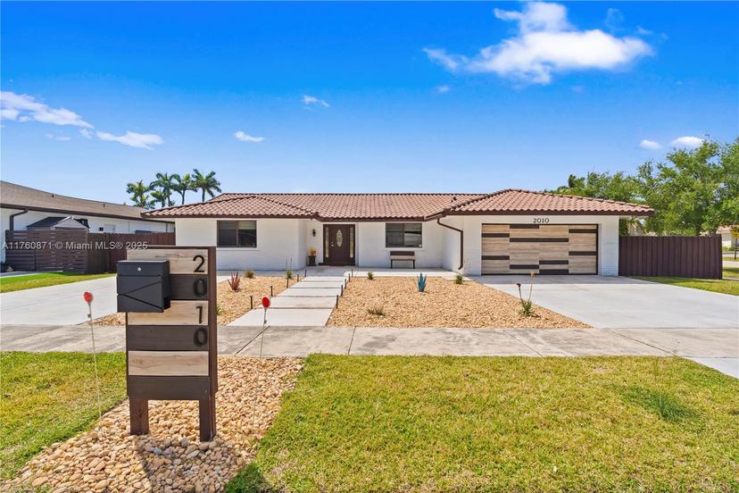 Picture of 2010 NE 208Th St, Miami FL 33179