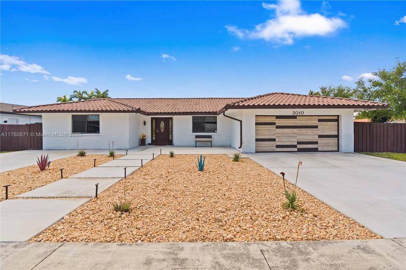 Picture of 2010 NE 208Th St, Miami FL 33179