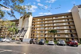 Picture of 3300 W Rolling Hills Cir # 401, Davie FL 33328