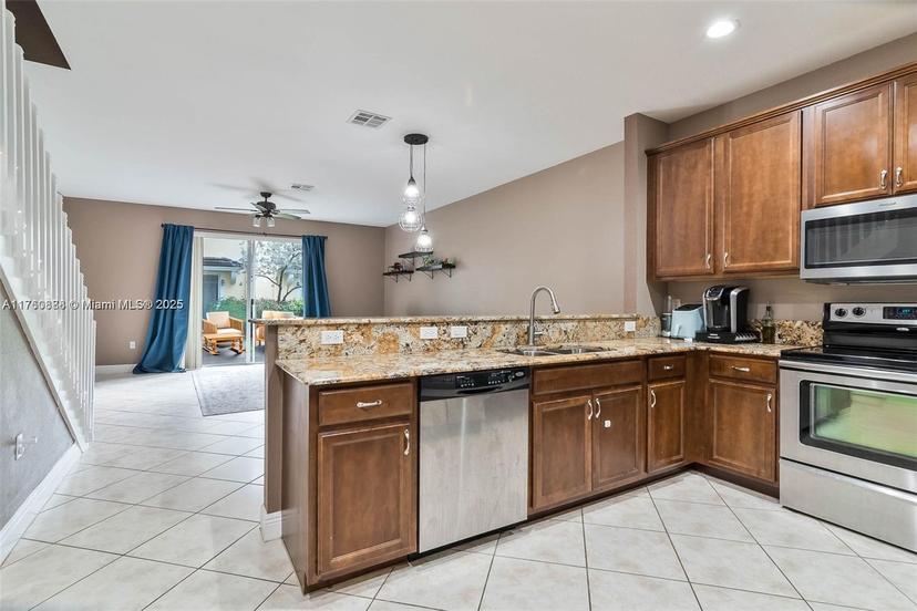 Picture of 7782 Paddock Pl # 1, Davie FL 33328