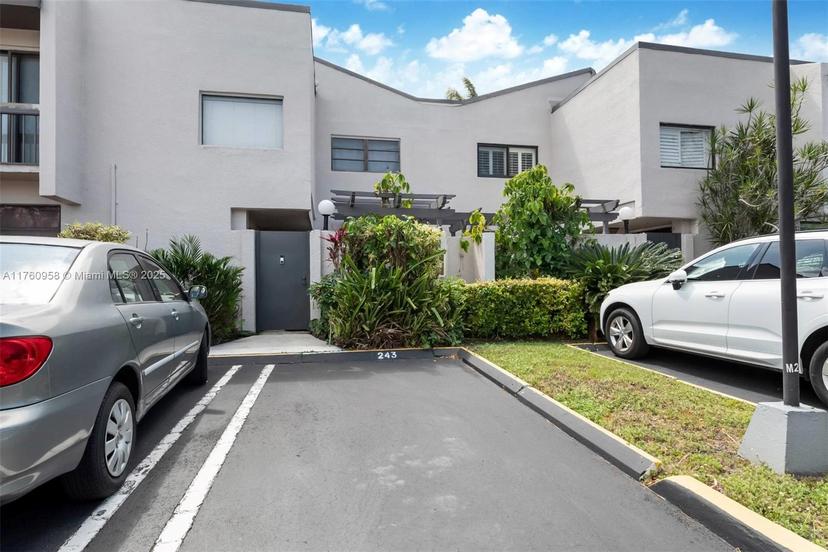 Picture of 4706 SW 67Th Avenue # M3, Miami FL 33155