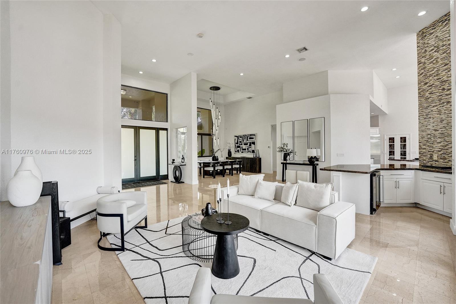 Picture of 3320 Bridle Path Ln, Weston, FL 33331
