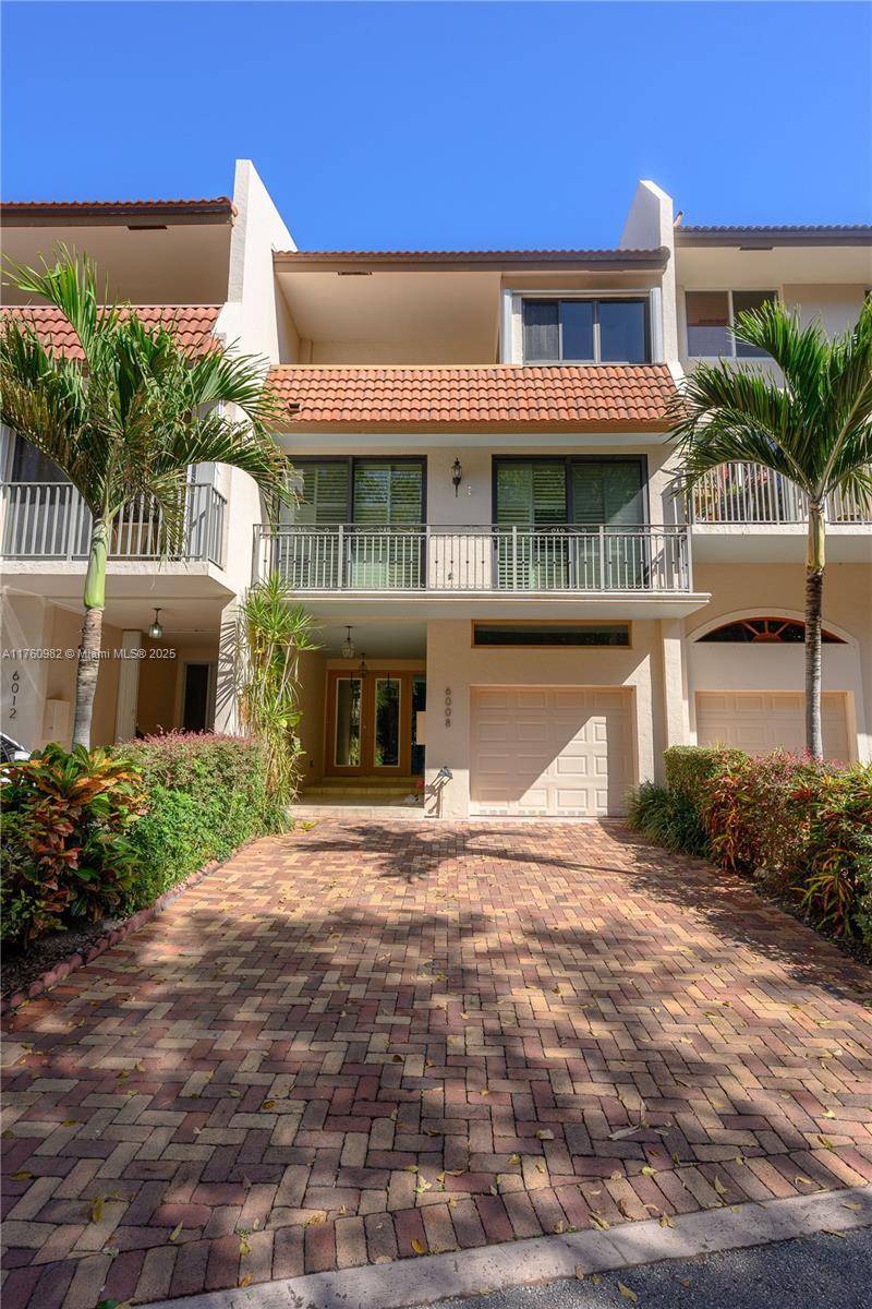Picture of 6008 Paradise Point Dr # 6008, Palmetto Bay FL 33157