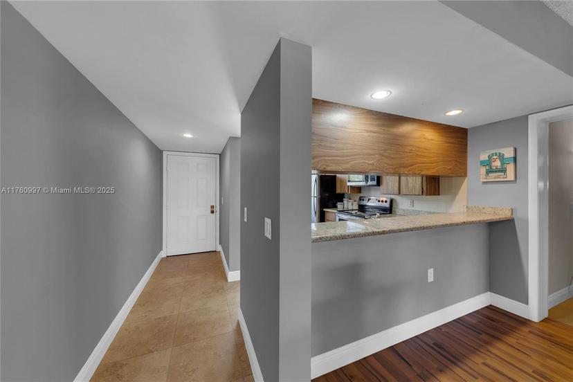 Picture of 6025 Balboa Cir # 204, Boca Raton FL 33433