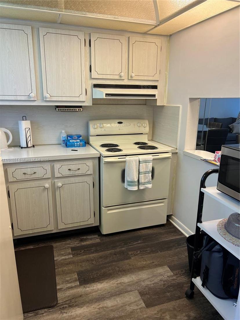 Picture of 8881 Sunrise Lakes Blvd # 108, Sunrise FL 33322