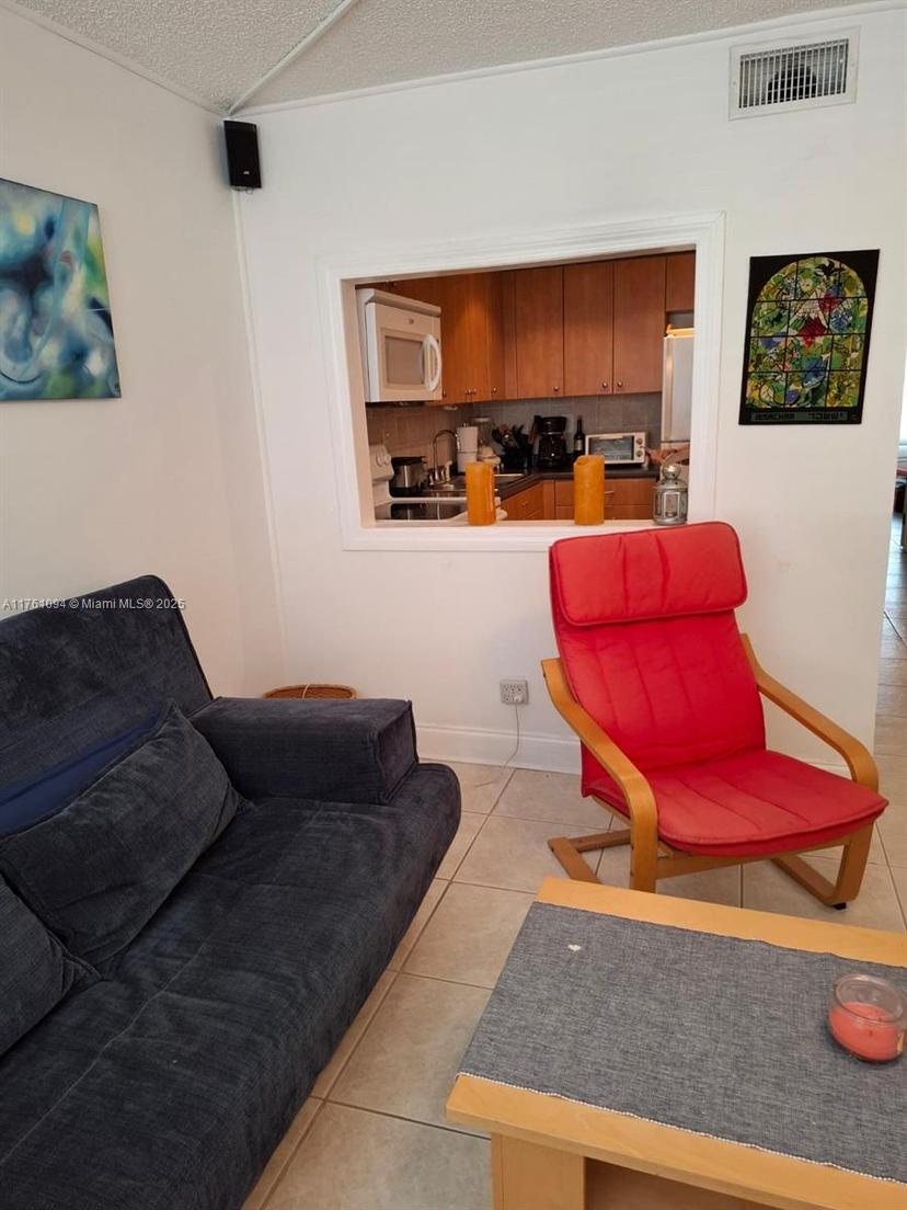 Picture of 9081 Sunrise Lakes # 105, Sunrise FL 33322
