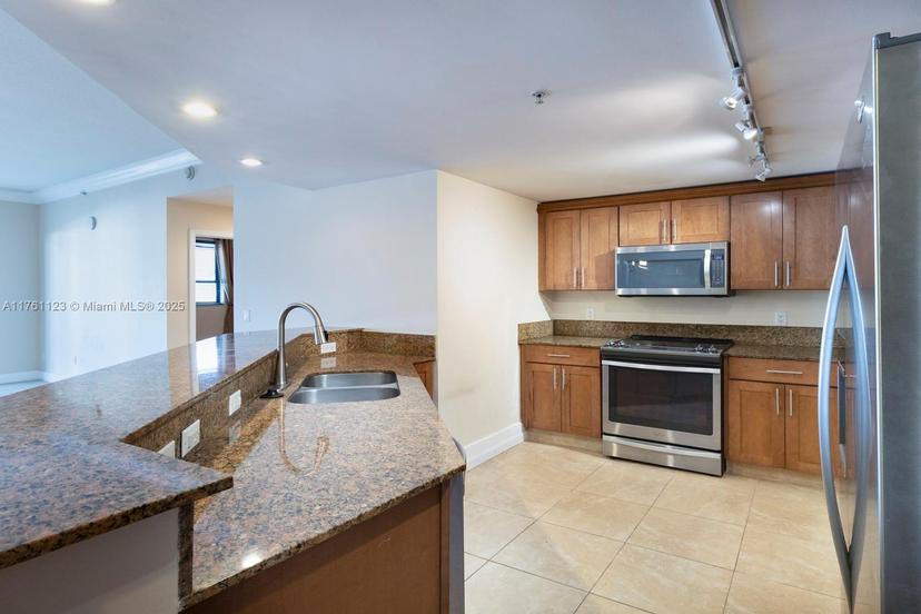 Picture of 8390 SW 72Nd Ave # 609, Miami FL 33143
