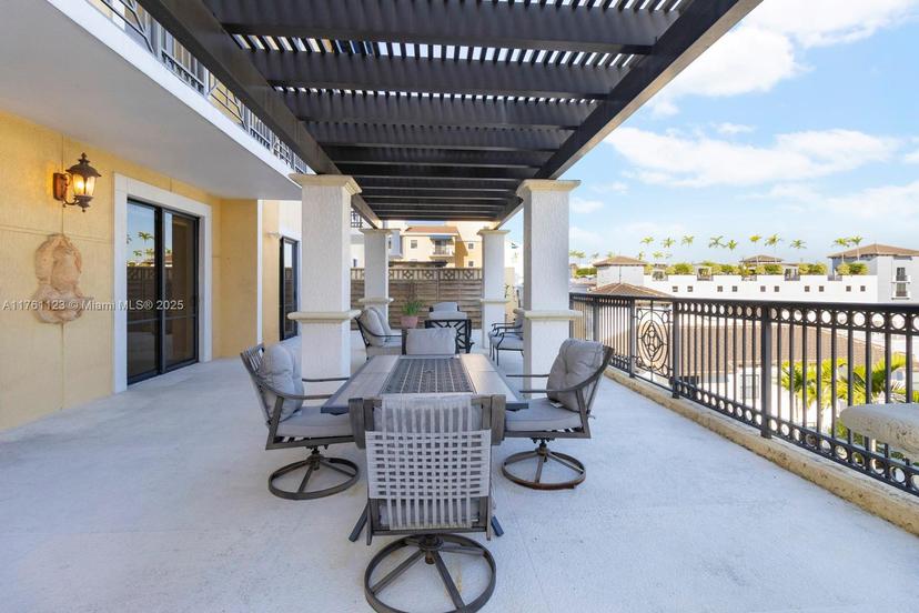 Picture of 8390 SW 72Nd Ave # 609, Miami FL 33143