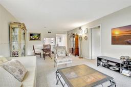 Picture of 1001 Colony Point Cir # 514, Pembroke Pines, FL 33026