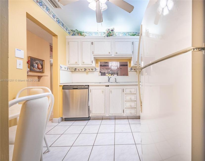 Picture of 4701 NW 34Th St # 401, Lauderdale Lakes FL 33319