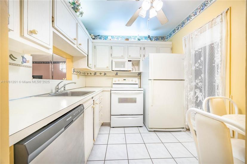 Picture of 4701 NW 34Th St # 401, Lauderdale Lakes FL 33319