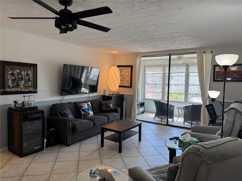 Picture of 2861 Somerset Dr # 318, Lauderdale Lakes FL 33311
