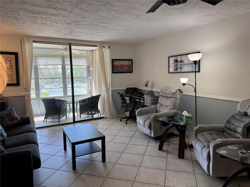 Picture of 2861 Somerset Dr # 318, Lauderdale Lakes FL 33311