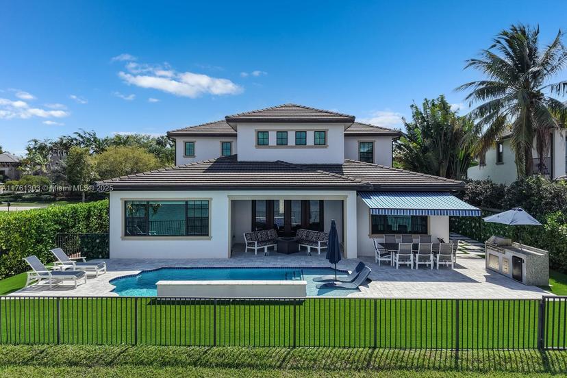 Picture of 11001 W Watercrest Cir W, Parkland FL 33076