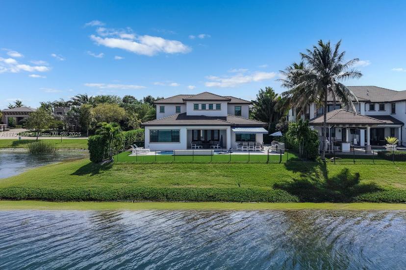 Picture of 11001 W Watercrest Cir W, Parkland FL 33076