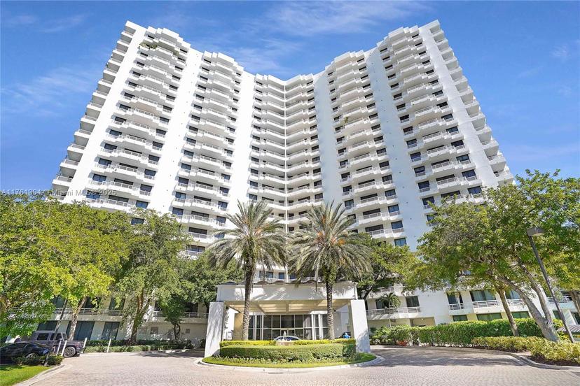 Picture of 3300 NE 191St St # 807, Aventura FL 33180