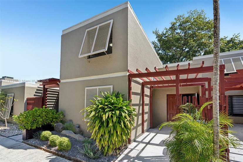 Picture of 1041 N Hiatus Road, Pembroke Pines FL 33026
