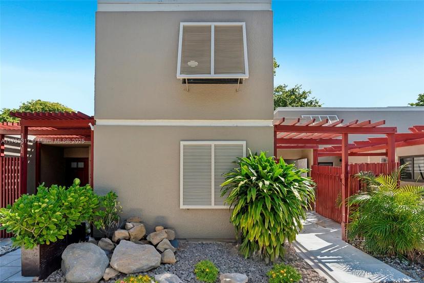 Picture of 1041 N Hiatus Road, Pembroke Pines FL 33026
