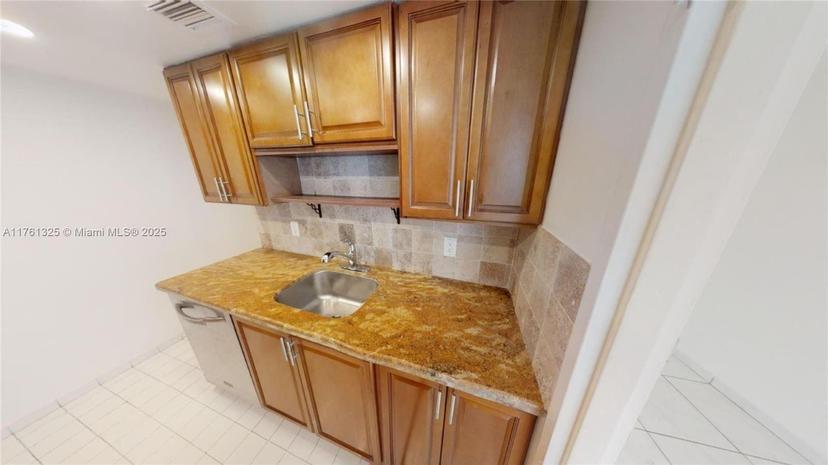 Picture of 900 Bay Dr # 209, Miami Beach FL 33141