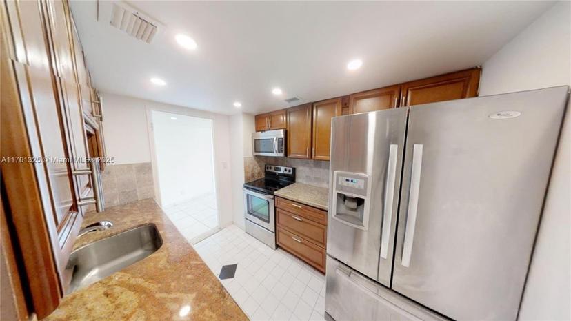 Picture of 900 Bay Dr # 209, Miami Beach FL 33141