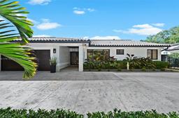 Picture of 8360 NW 167Th Ter, Miami Lakes, FL 33016