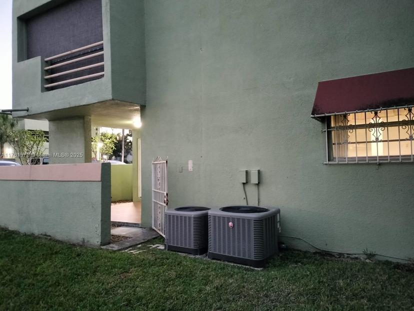 Picture of 11183 NW 7Th St # 106, Miami FL 33172