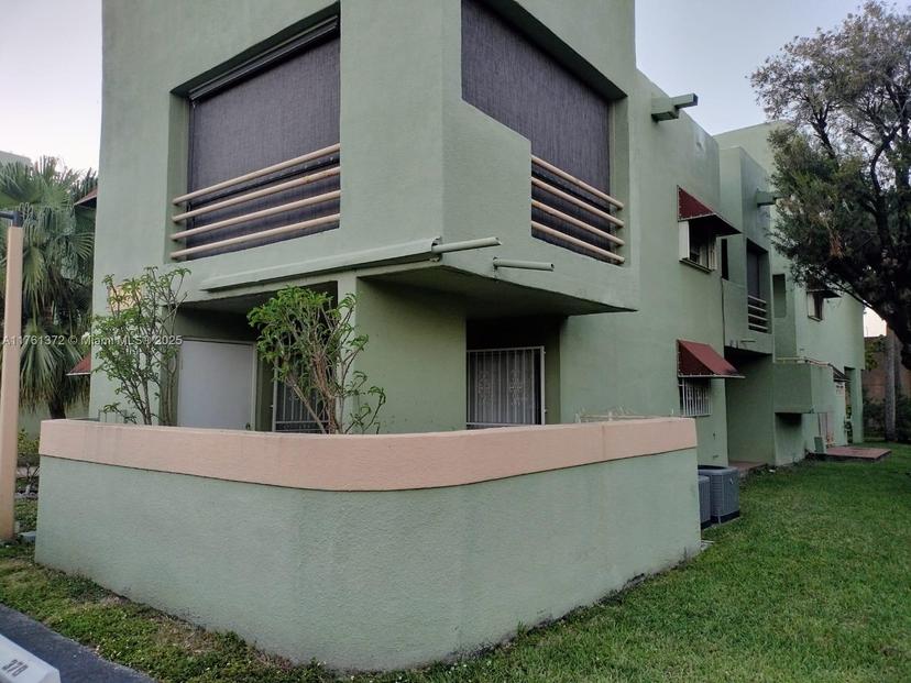Picture of 11183 NW 7Th St # 106, Miami FL 33172