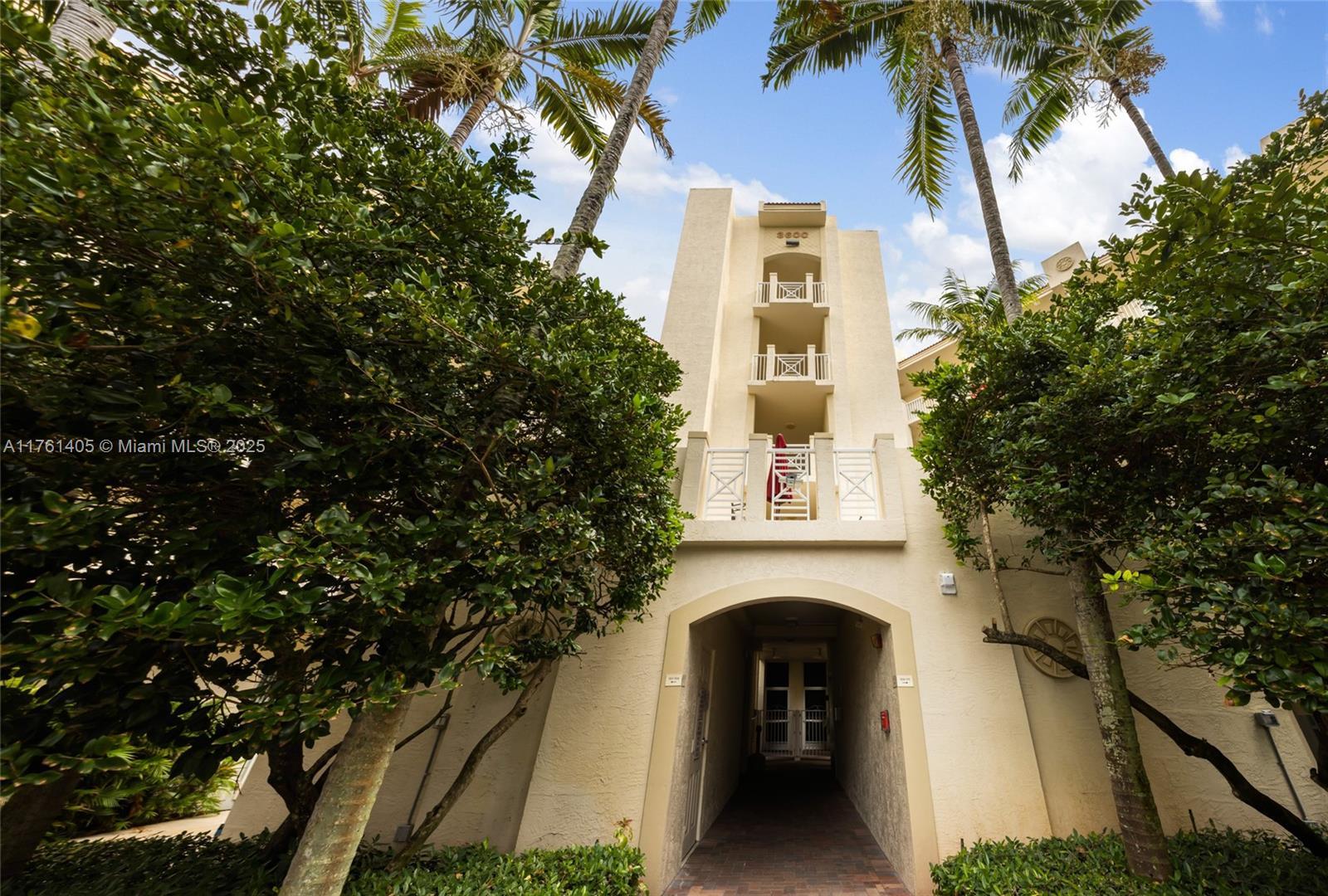 Picture of 3600 Oaks Clubhouse Dr # 501, Pompano Beach, FL 33069