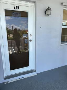 Picture of 630 Layne Blvd # 219, Hallandale Beach, FL 33009