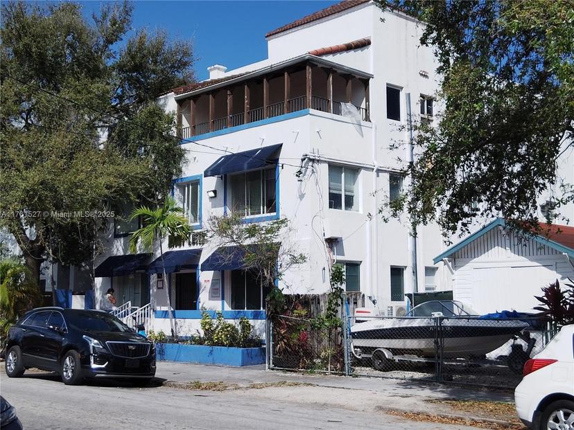 Picture of 1021 NW 3Rd St # 305, Miami FL 33128
