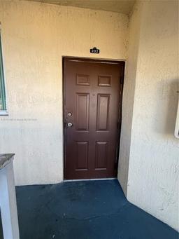 Picture of 2728 SE 17Th Ave # 202, Homestead, FL 33035