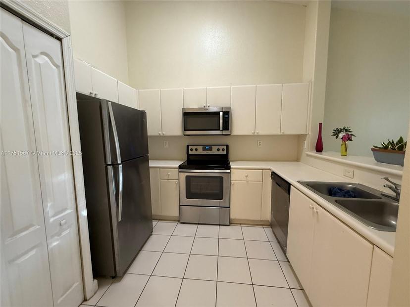 Picture of 2728 SE 17Th Ave # 202, Homestead FL 33035