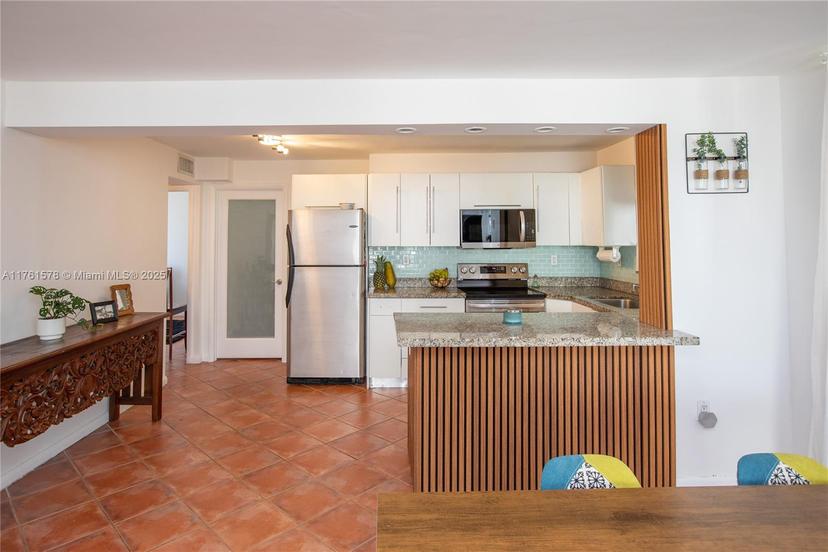 Picture of 1801 S Treasure Dr # 321, North Bay Village FL 33141