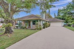 Picture of 211 Bobwhite Rd, Royal Palm Beach, FL 33411