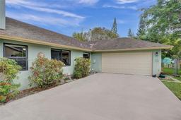 Picture of 211 Bobwhite Rd, Royal Palm Beach, FL 33411