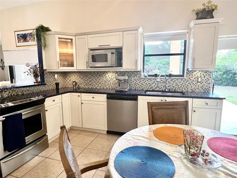 Picture of 15211 Norfolk Ln, Davie FL 33331
